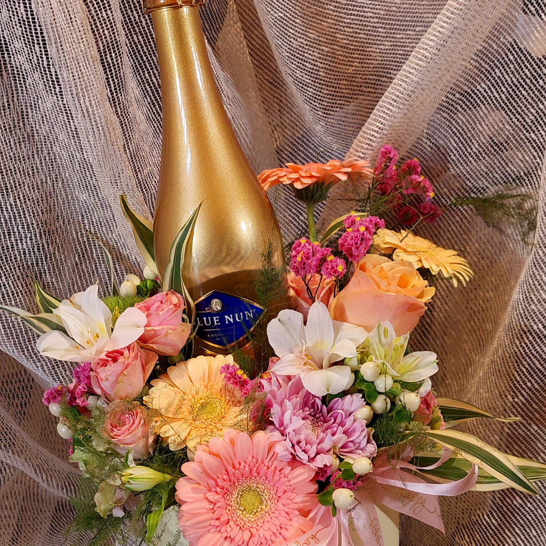 Луксозна кутия с цветя и шампанско
